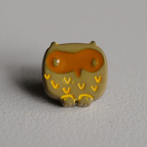 黄色肚皮纹理绿色猫头鹰纽扣