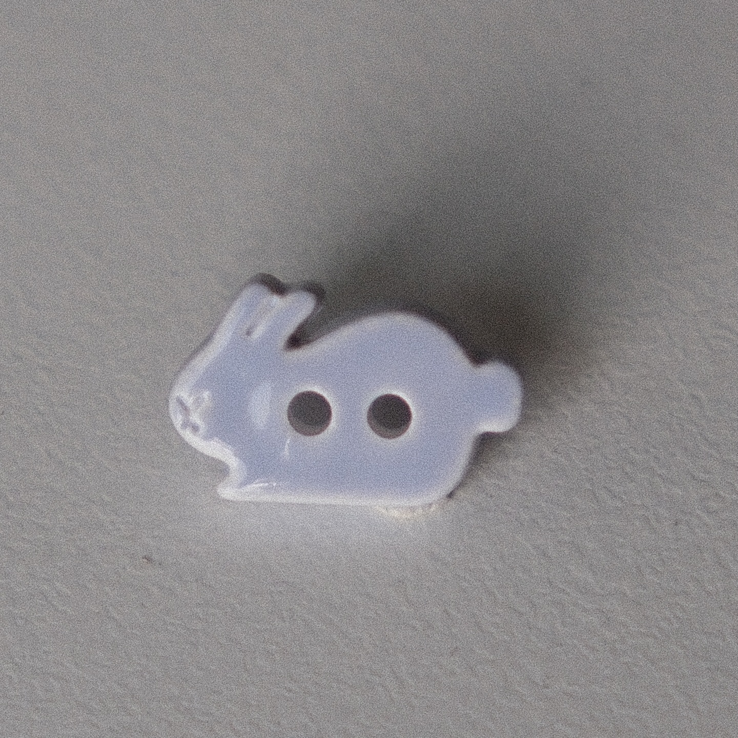 光亮浅紫色兔子造型纽扣