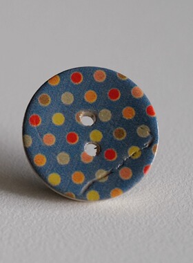 23mm一颗价格德国JIM蜡笔画风灰蓝底色橘黄红波点椰壳纽扣