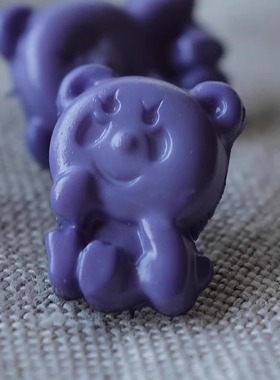 13mm宽17mm高一颗价德国带回 葡萄紫色生气小熊造型纽扣