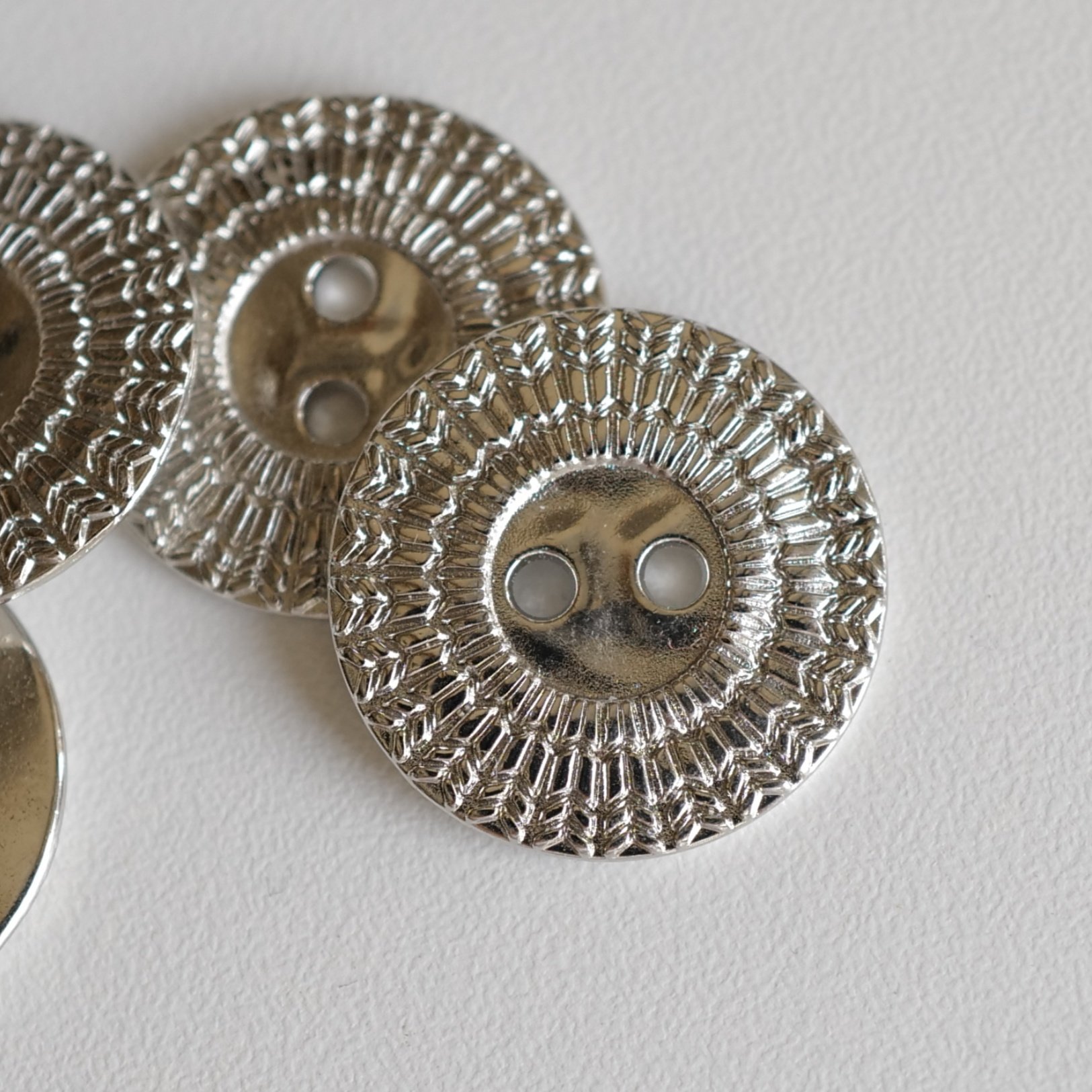 18mm一颗价英国Textile Garden光亮白金般的银色磨砂纹理金属纽扣,居家布艺,纽扣,淘宝优惠券,粉丝福利购,淘宝优惠卷