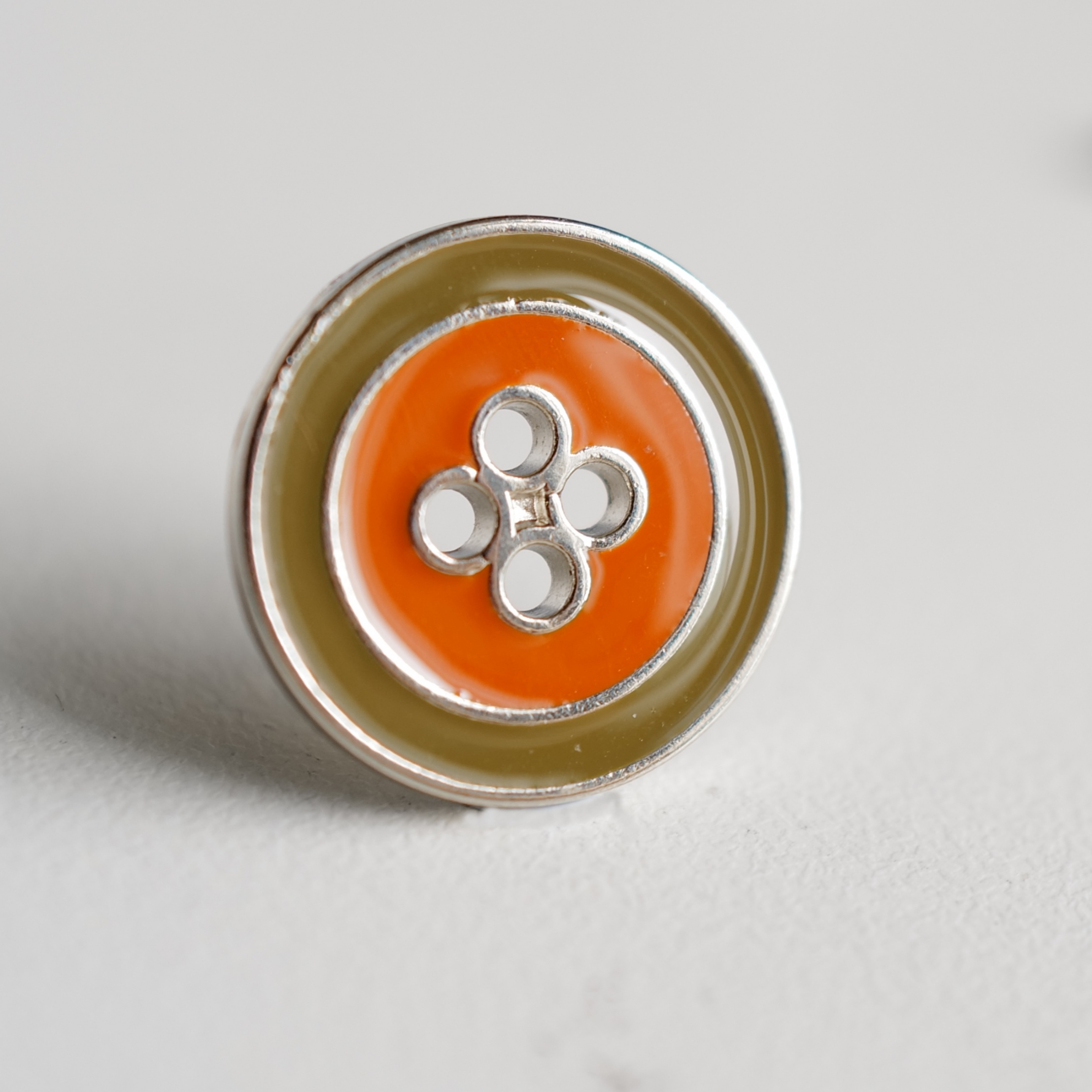 卡其绿烧橘珐琅金属纽扣