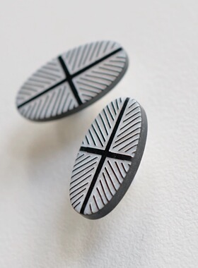 20mmx10mm一颗价英国Textile Garden椭圆形十字斜线厚贝壳纽扣