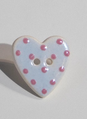 17mmx18mm仅一颗英国Stockwell光亮浅蓝底粉色波点爱心形陶瓷纽扣