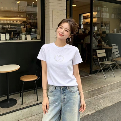 CHESTER CHARLES | 2026新款 暗花logo简约百搭圆领短袖T恤