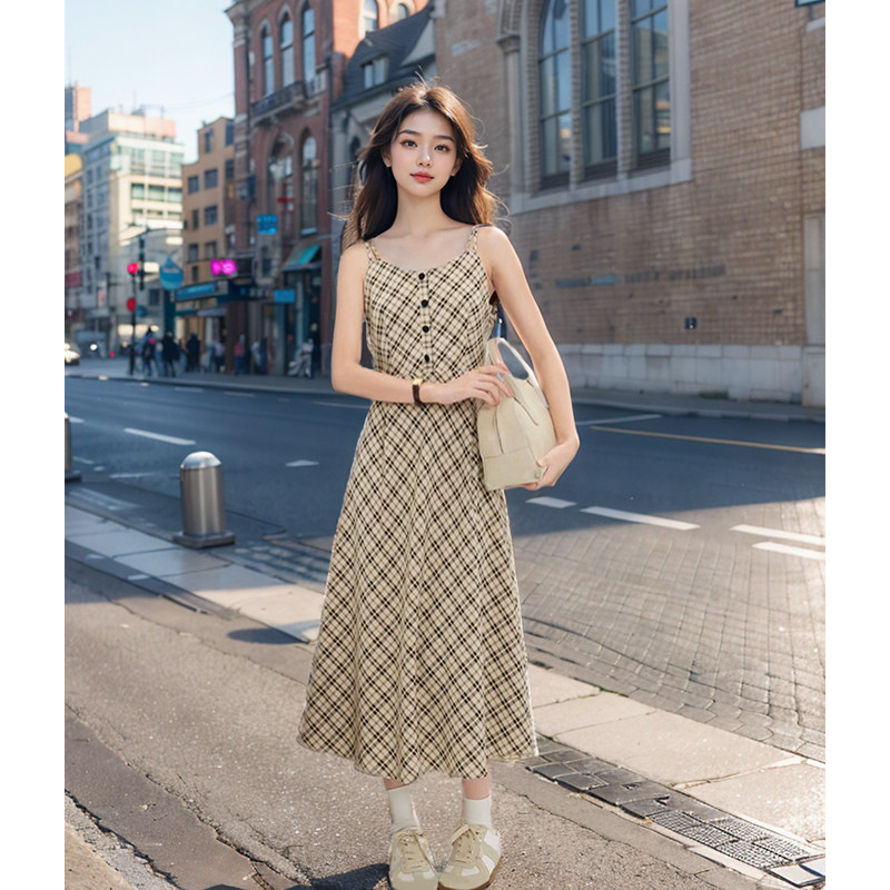 大码胖mm早秋设计感小西装格子吊带连衣裙女气质显瘦中长裙两件套