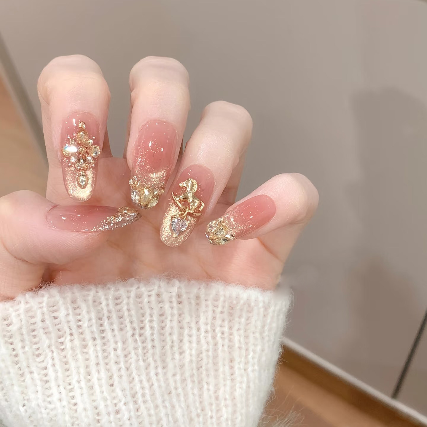 新年款穿戴甲中长款显白猫眼美甲梦幻锆石金马爆闪美甲温柔指甲贴,彩妆/香水/美妆工具,穿戴甲/甲片,淘宝优惠券,粉丝福利购,淘宝优惠卷