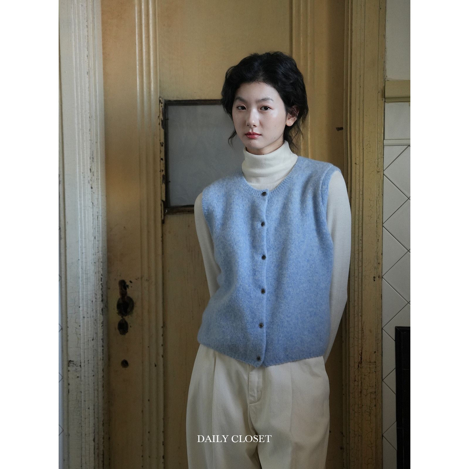 慵懒温柔圆领毛衫叠穿软糯马甲