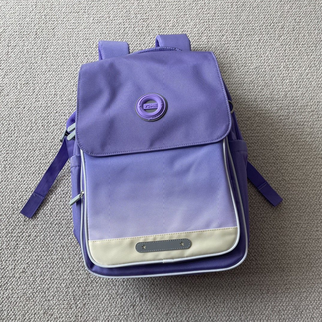 香港品牌超轻减压护脊书包小学生男女孩1.2.3456年级轻便防驼背