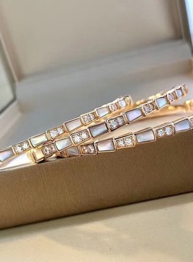 Rusizi精致白贝母蛇骨手镯18K玫瑰金蛇形白贝间钻手环手饰女