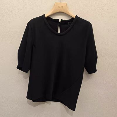 [客服改价}8-1(26)直邮=Latt*26新款简约圆领衫剪标