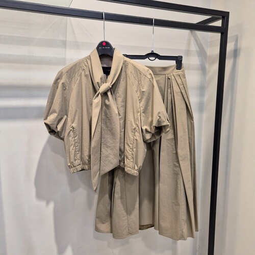 奥特莱斯代购 michaa夏款明星泡泡袖套装