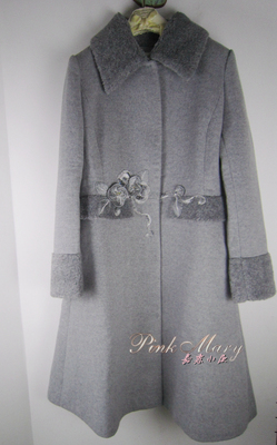 粉红玛琍绣花中长羊毛呢大衣标齐
