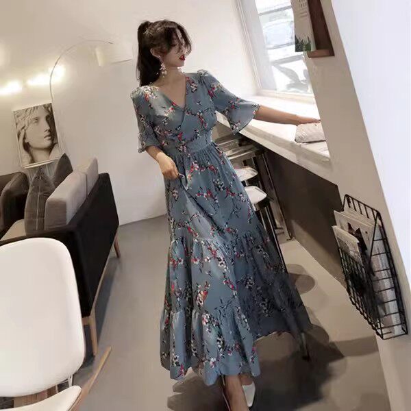 连衣裙女夏季2025年新款碎花雪纺过膝长裙喇叭袖短袖韩版裙子