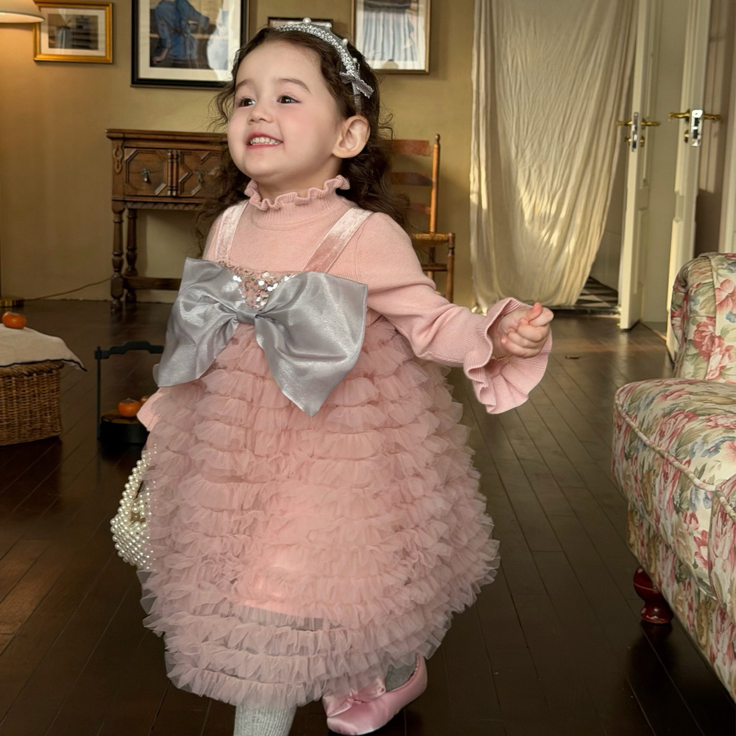 女童公主裙2025秋冬新款洋气女宝宝蝴蝶结蛋糕纱裙小童加绒背心裙