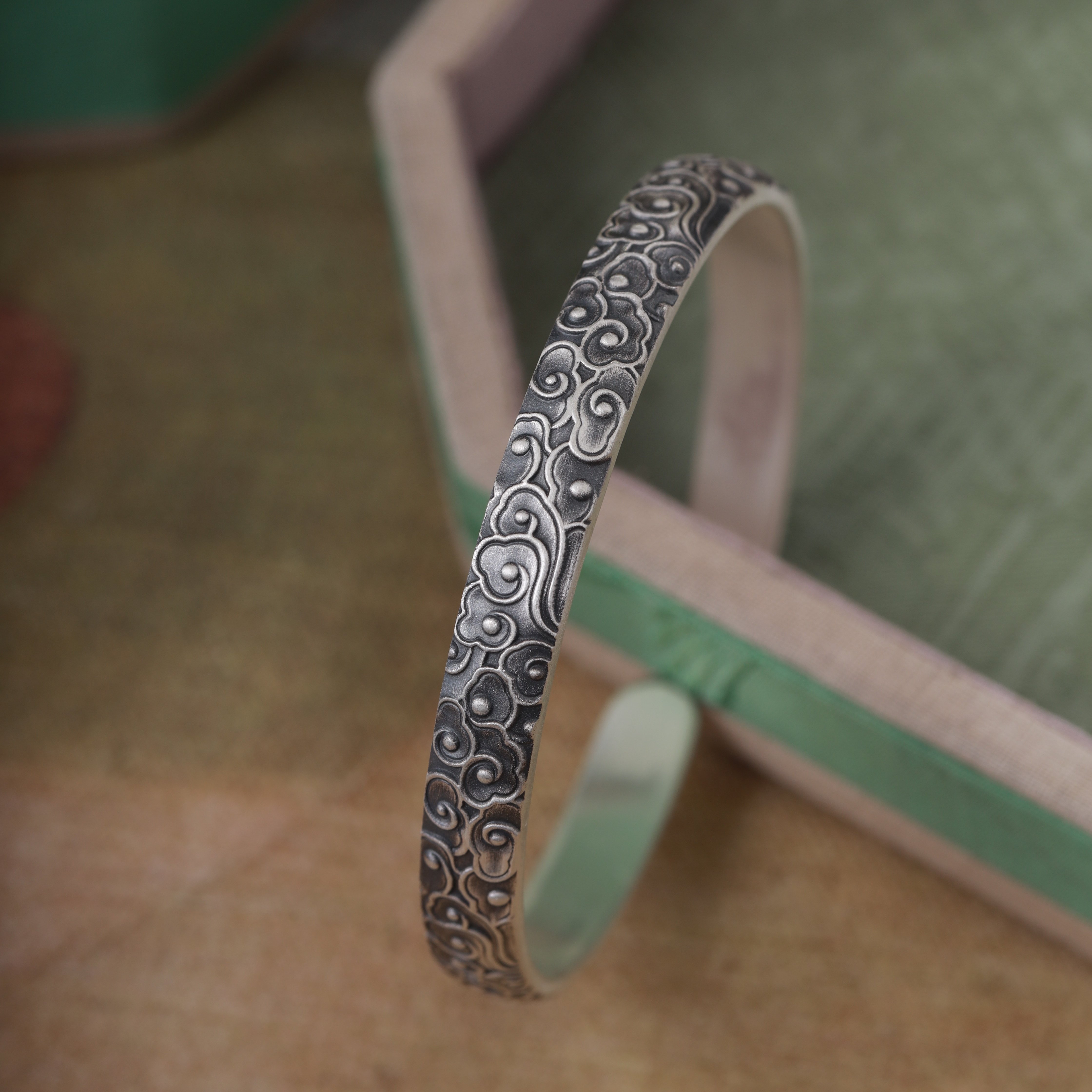 熙素足银999七彩祥云手工纯银手镯女精雕复古中国风做旧开口手环