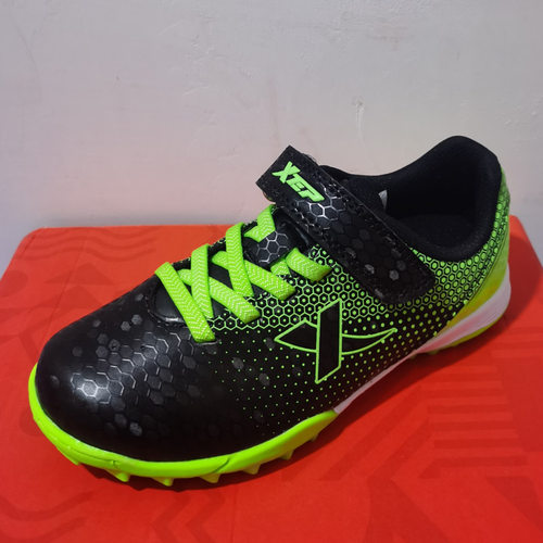 特步儿童专业足球鞋男童运动鞋