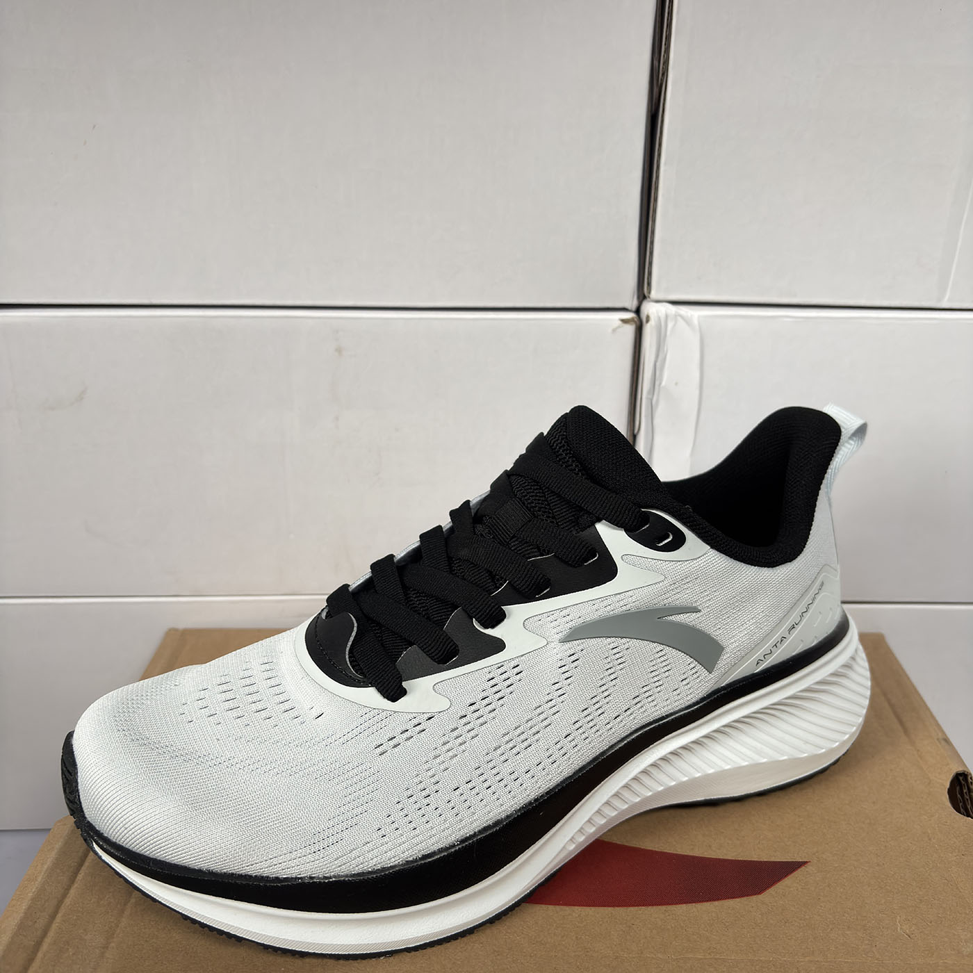 安踏正品夏网面透气系带轻便跑鞋