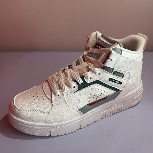 特步正品春秋休闲青年男运动板鞋