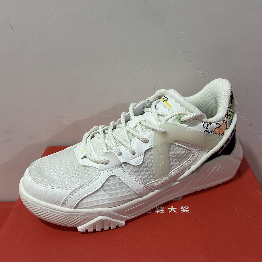 特步正品春夏休闲网面透气轻便软底减震女运动板鞋878118310012