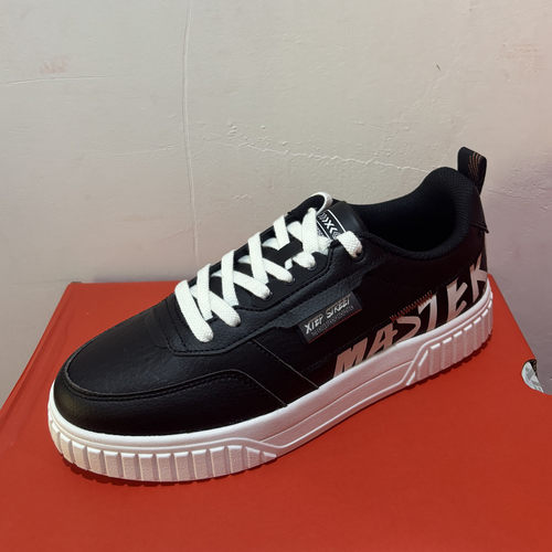 特步正品春滑板鞋青年学院小白鞋