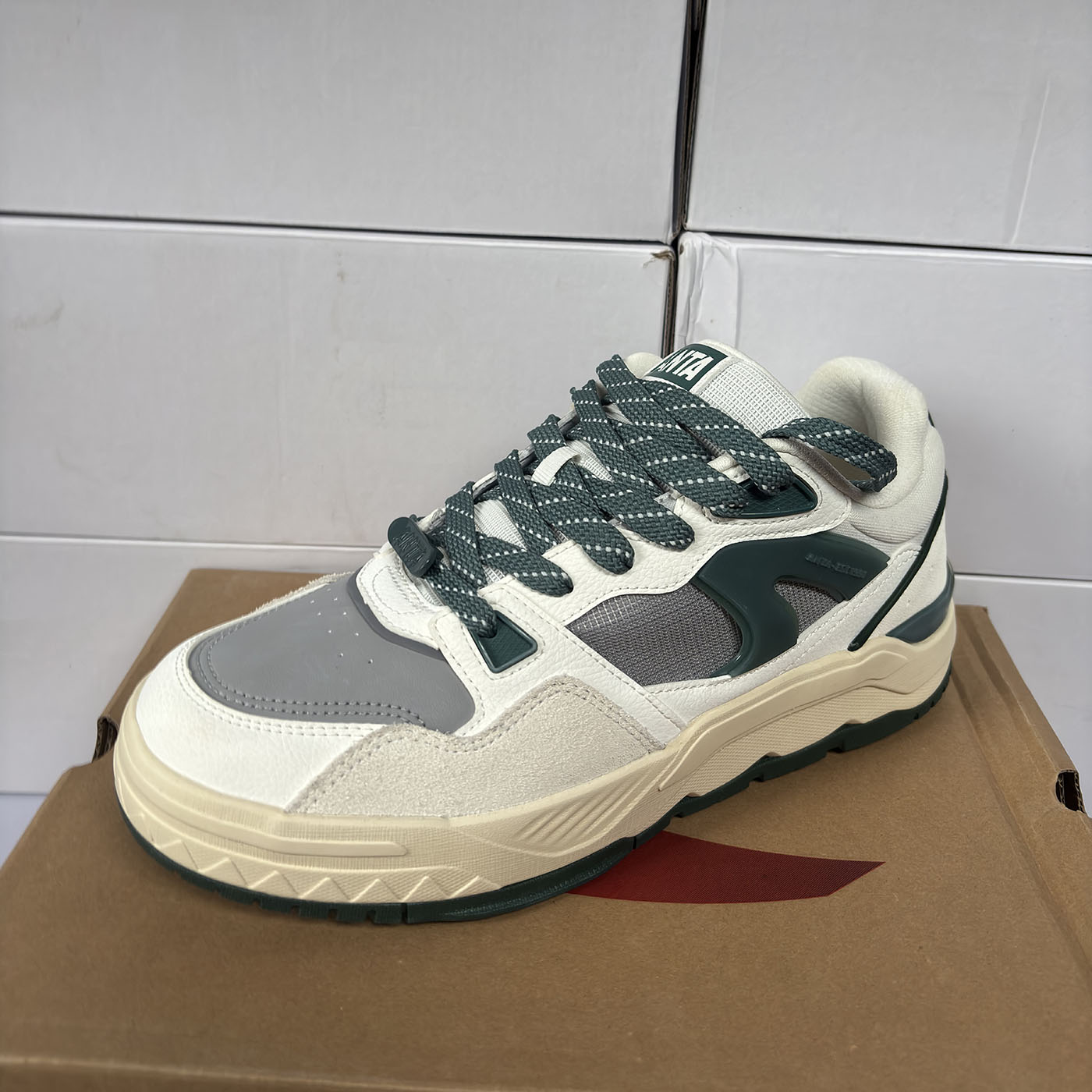 安踏轻飏休闲夏青年学院潮滑板鞋