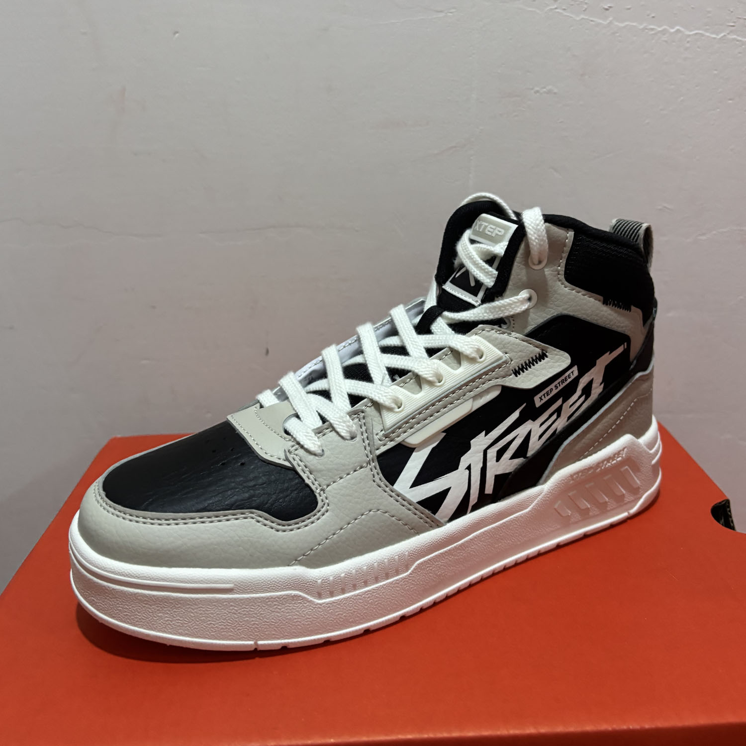 特步正品冬休闲高帮女运动滑板鞋