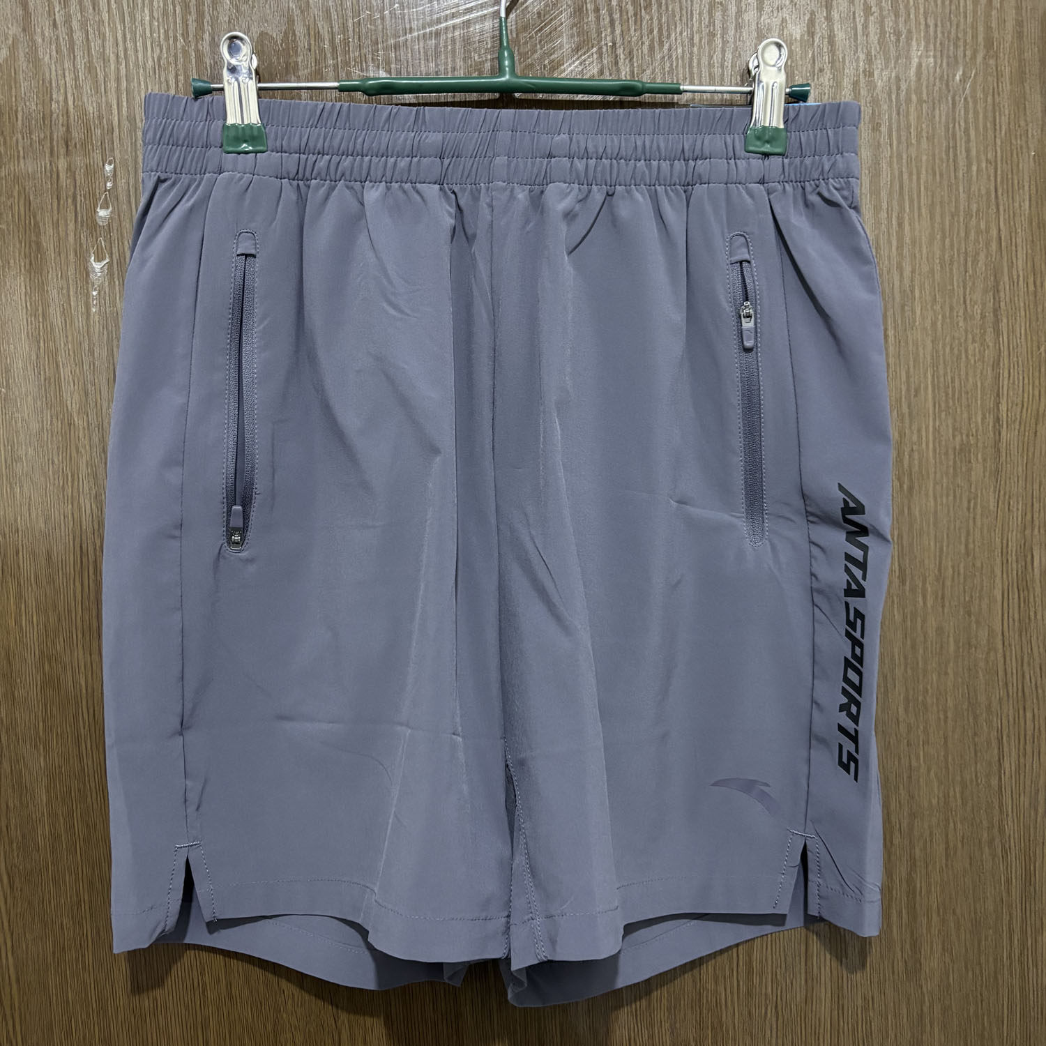 安踏正品夏休闲梭织透气速干跑步训练男青年运动短裤152437531U