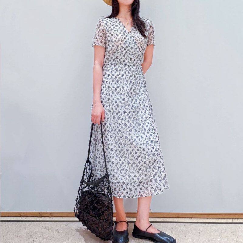 现货 恋小维V领碎花茶歇连衣裙女夏季收腰显瘦印花中长款裙子