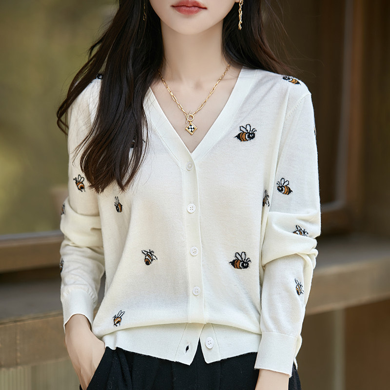 高级感重工刺绣针织开衫女图片