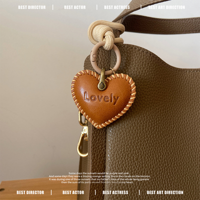 真皮质包包挂件棕色挂饰品小高级感爱心秋冬钥匙扣装饰手工牛皮