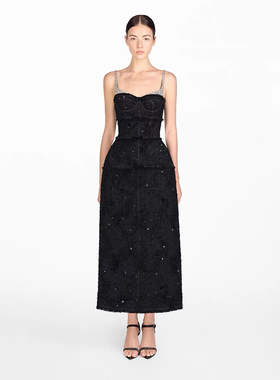 轻奢重工钉珠水钻吊带小黑裙越南设计师亮片蝴蝶结毛绒感连衣裙