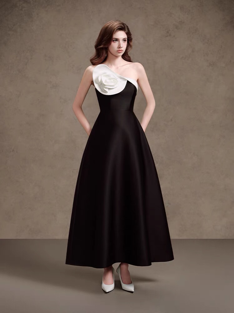 赫本风黑白撞色花朵连衣裙