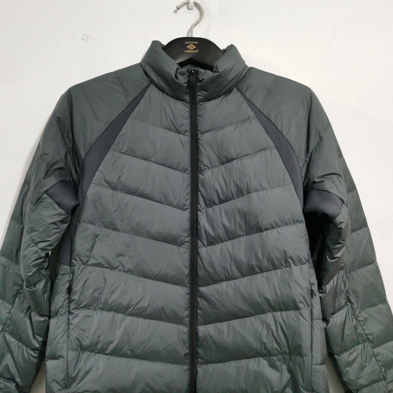 L238RF12561A冬季新款利家百搭商务休闲运动立领轻薄简约羽绒服男