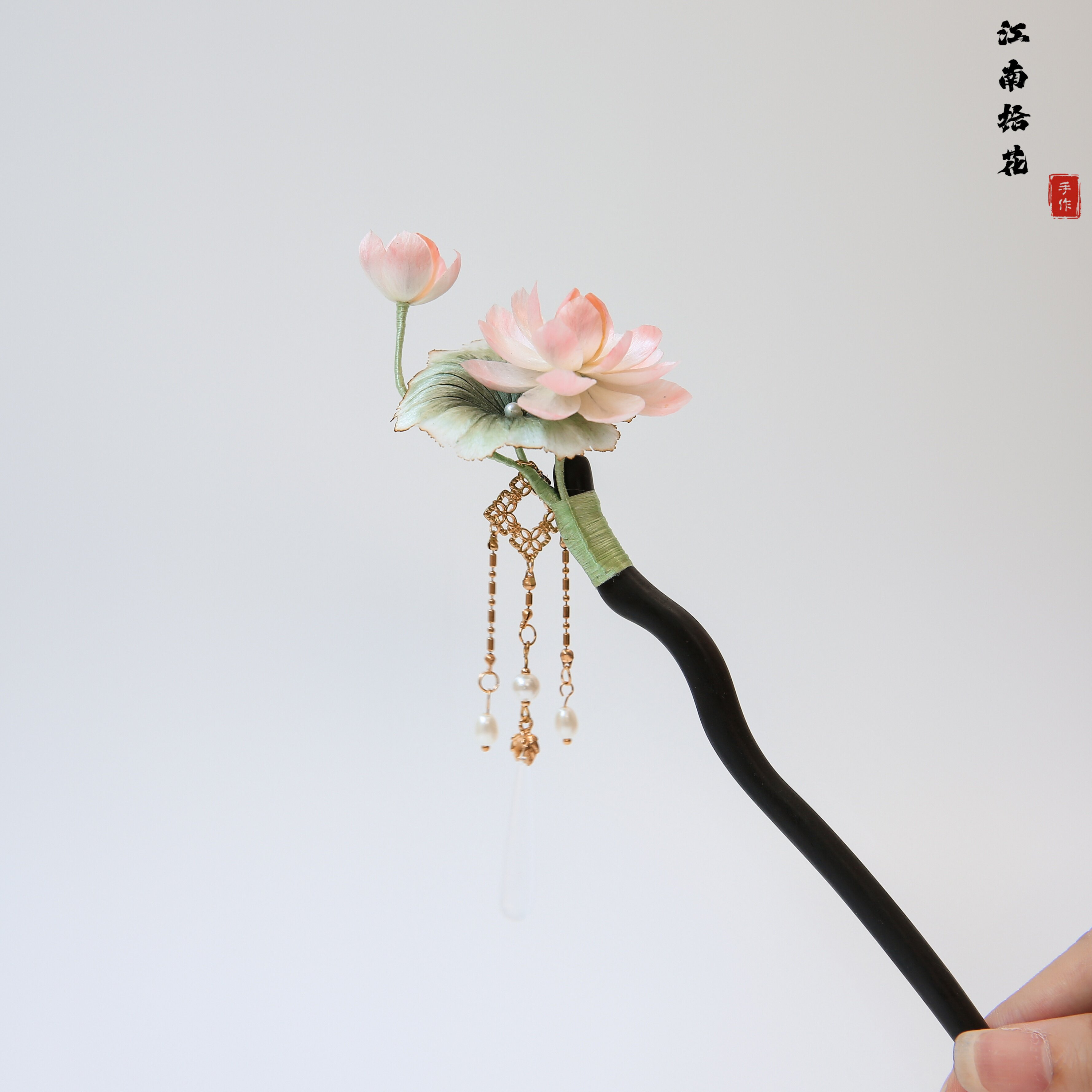 非遗绒花荷花檀木流苏发簪图片