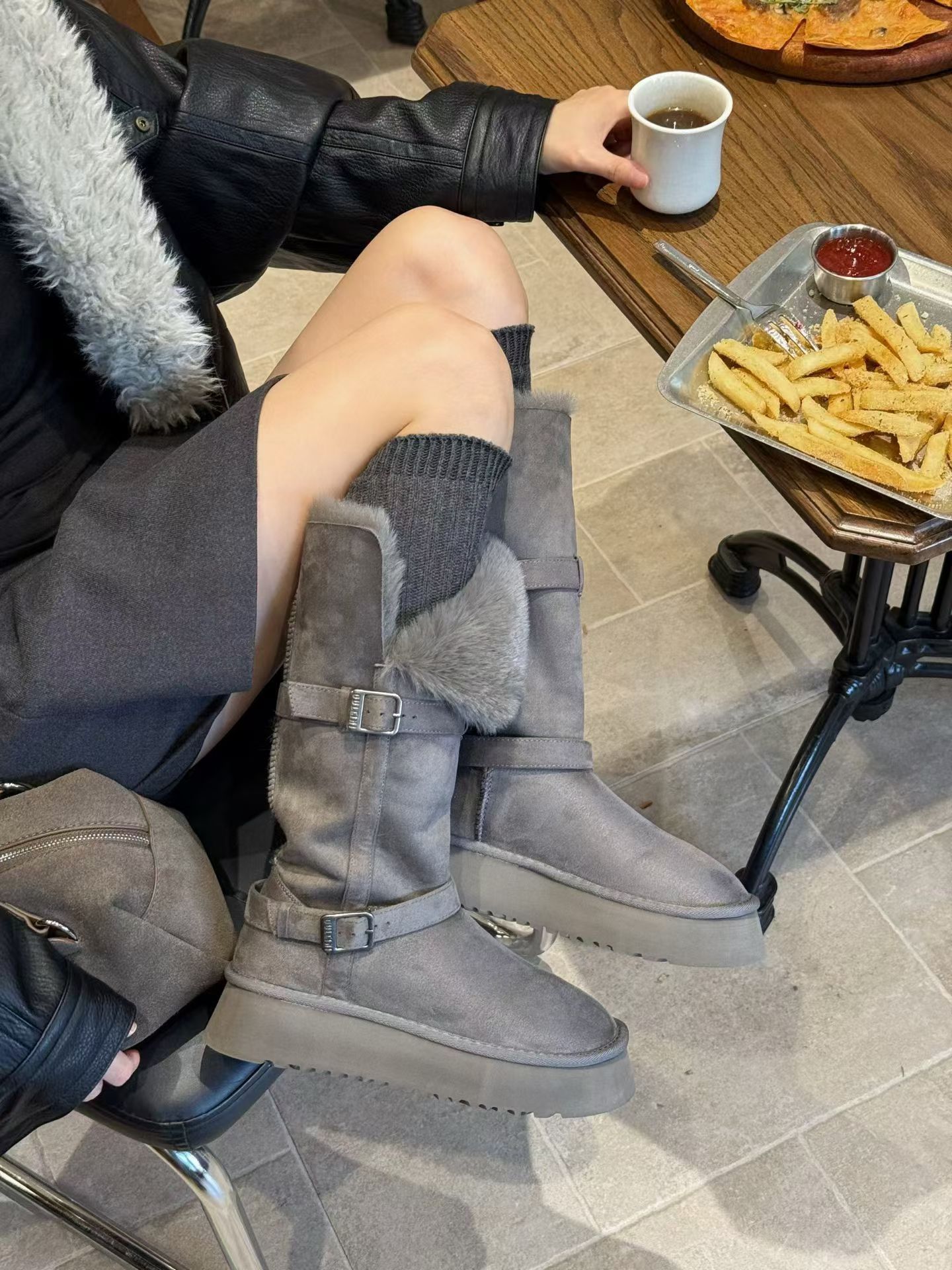 灰色雪地靴真皮真毛女2025冬新款厚底增高加绒加厚长筒雪地棉鞋