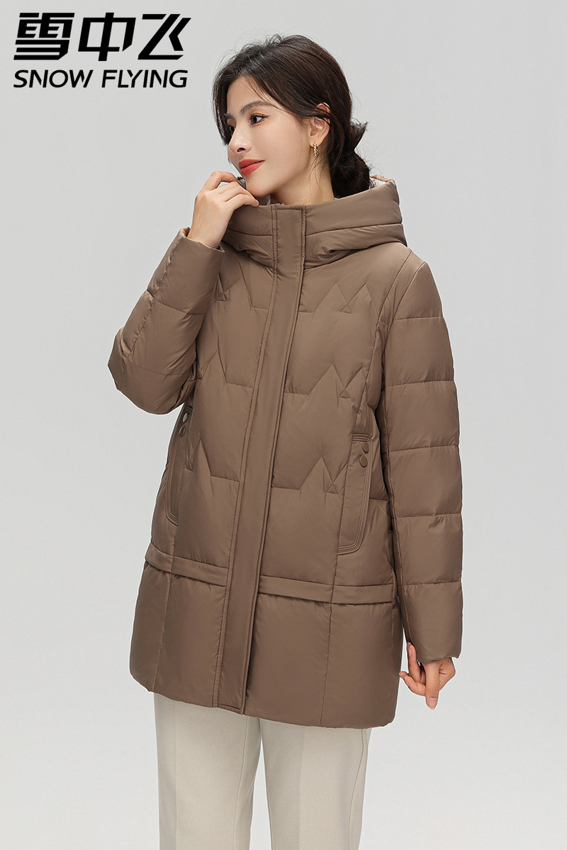 雪中飞妈妈中长款连帽加厚羽绒服