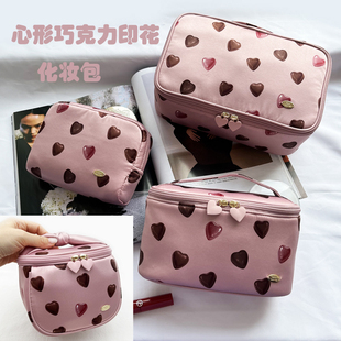 petit trouver 甜美粉色心形巧克力印花化妆包杂物收纳包手提桶包