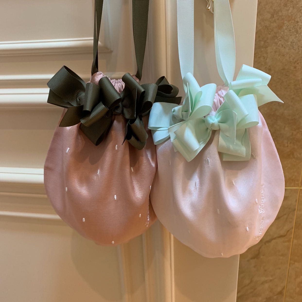 大草莓造型收纳袋抽绳袋