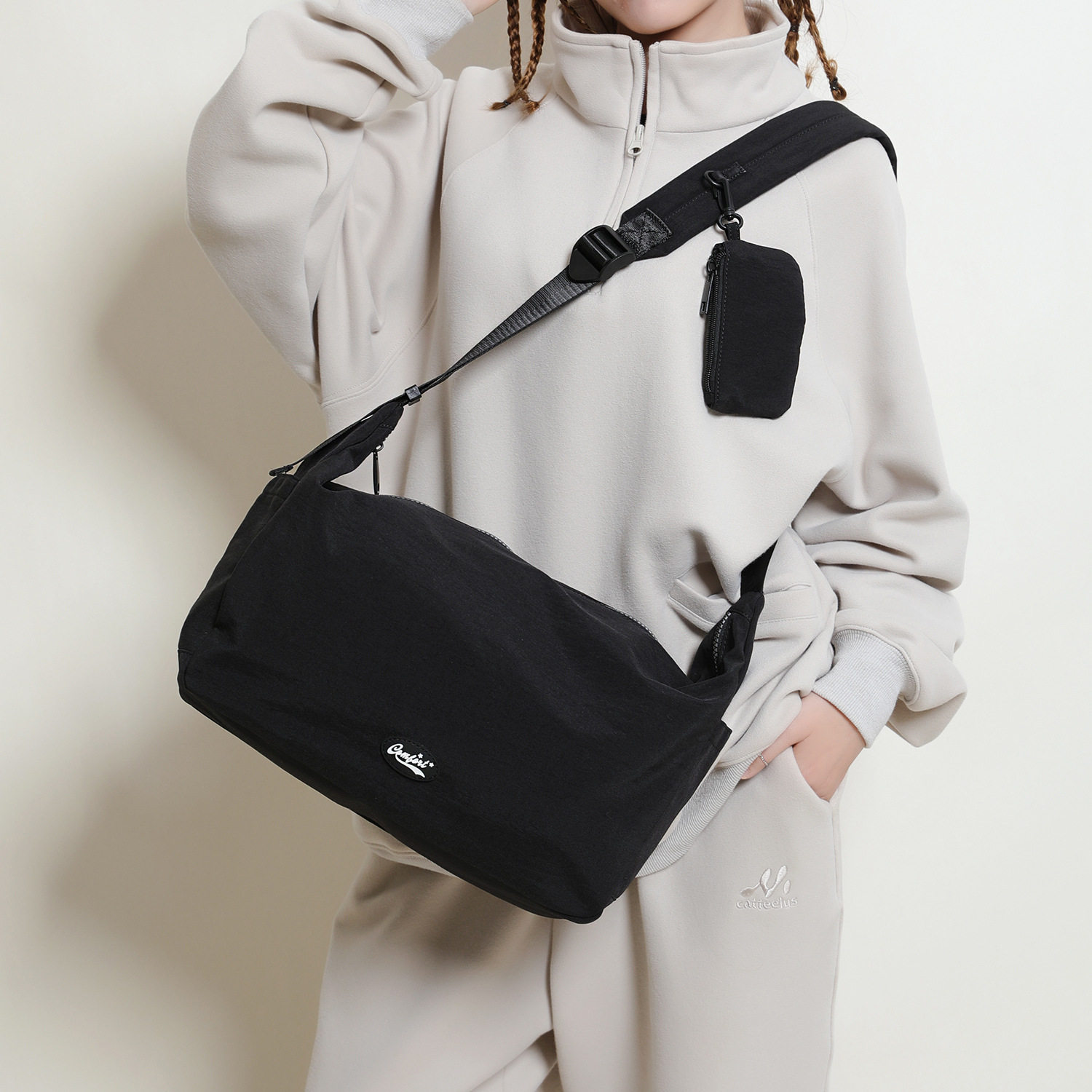 运动休闲斜挎包女 大容量饺子包轻便运动健身背包男士单肩旅行包C,箱包皮具/热销女包/男包,单肩包,淘宝优惠券,粉丝福利购,淘宝优惠卷