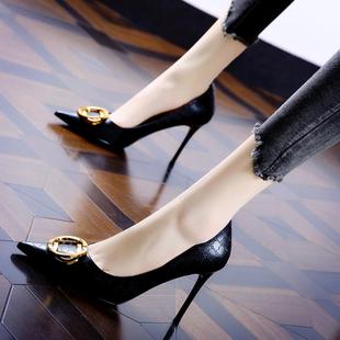 单鞋 通勤细跟工作四季 新款 9CM金属圆扣米色尖头职场OL网红高跟鞋