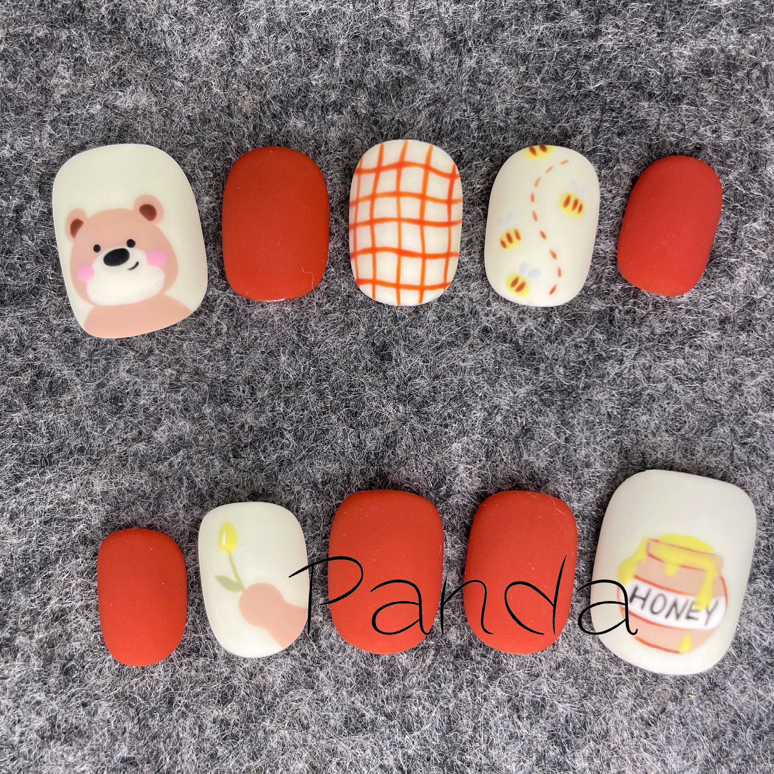 胖达吖手工穿戴甲手绘卡通可爱童趣哑光亮面蜂蜜小熊美甲贴片短款