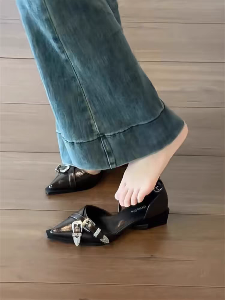 暗黑包头粗低跟凉鞋女镂空金属