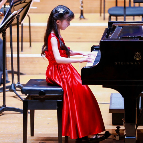 英国花童生日主持人钢琴演出服