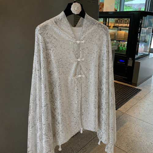 亮片豹纹围巾女夏季新款宽松盘扣外搭开衫出游百搭时尚防晒披肩