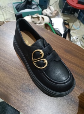 冰芙尼2025春季新款女鞋休闲软皮平底舒适搭扣单鞋68826黑