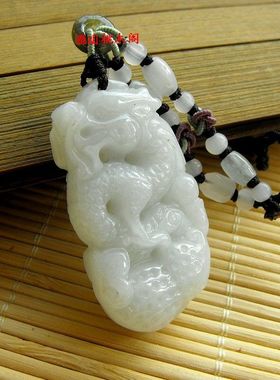 翡翠玉龙吊坠玉佩男女款玉龙牌