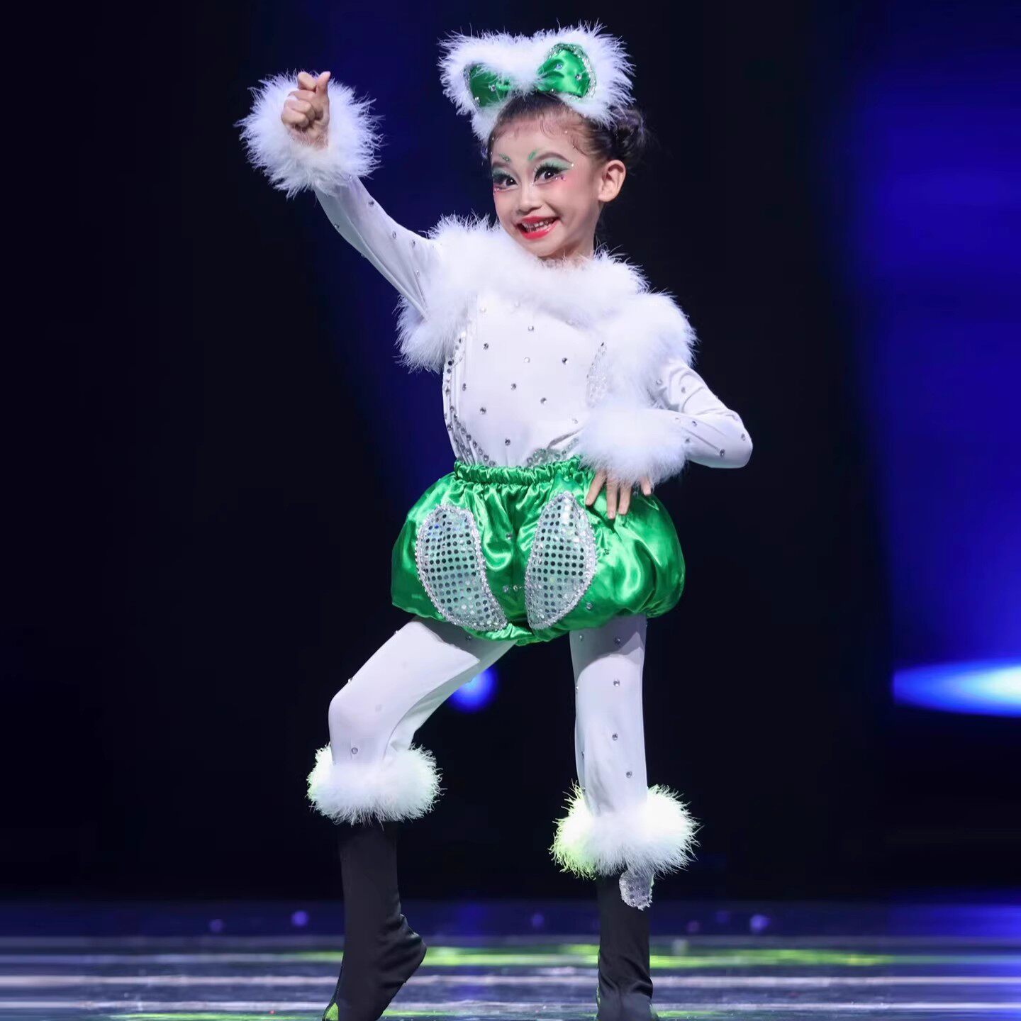 少儿小蚊子的歌星梦舞蹈表演服装