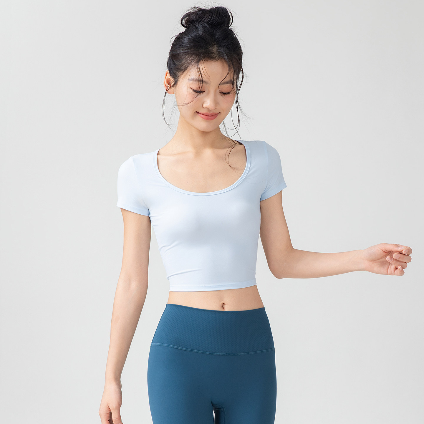方领瘦脸t恤带胸垫瑜伽服女普拉提训练上衣短袖运动跑步健身服新
