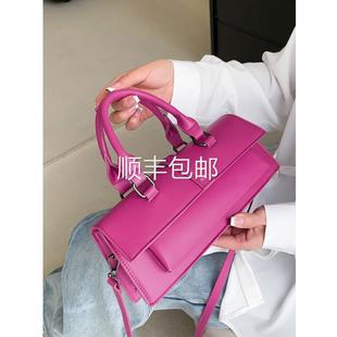 全球手提小设高计感包包0262新款 级众感原创黑色翻盖城市斜挎法棍